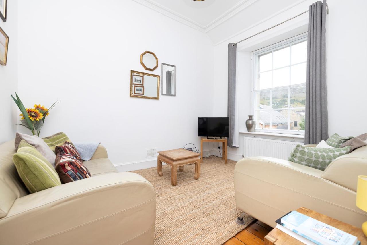 Appartamento Joivy Cosy Flat In The Heart Of Edimburgo Esterno foto