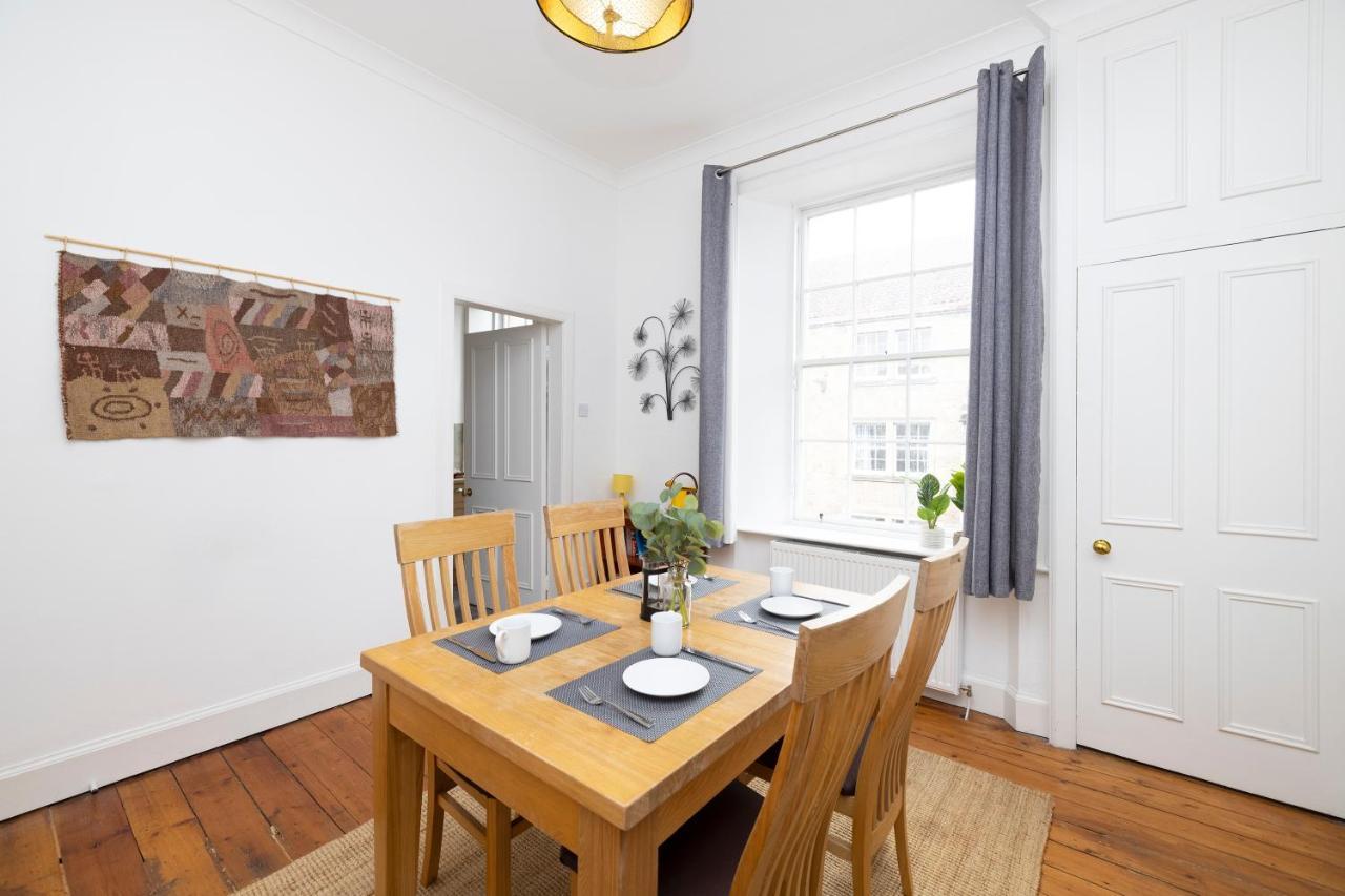 Appartamento Joivy Cosy Flat In The Heart Of Edimburgo Esterno foto