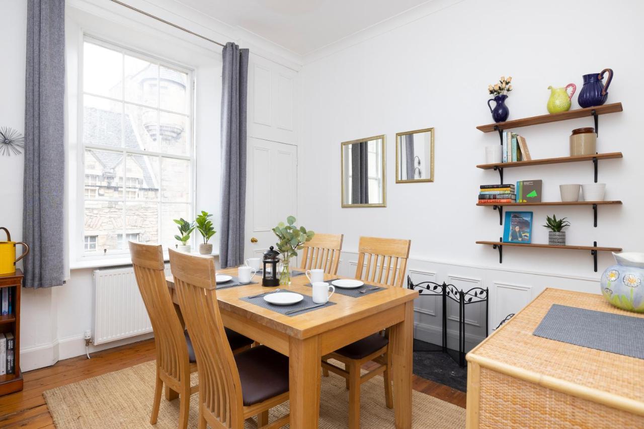 Appartamento Joivy Cosy Flat In The Heart Of Edimburgo Esterno foto