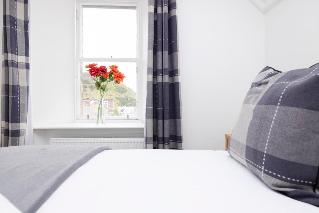 Appartamento Joivy Cosy Flat In The Heart Of Edimburgo Esterno foto
