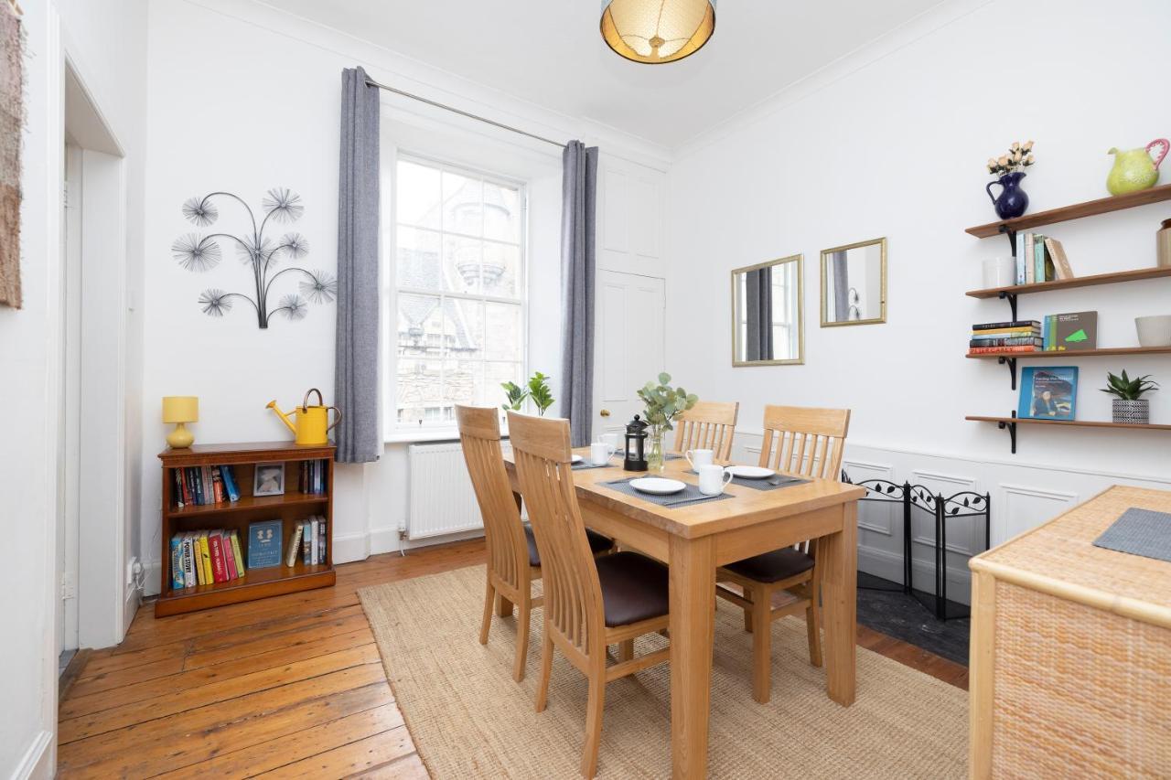 Appartamento Joivy Cosy Flat In The Heart Of Edimburgo Esterno foto